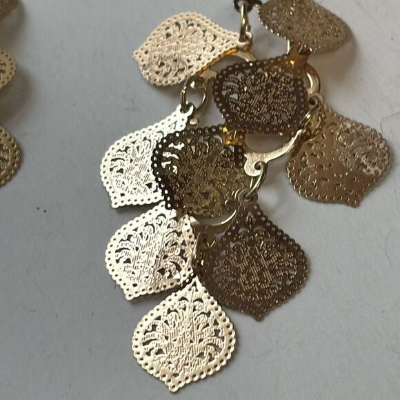 Light gold tone leaf shaped dangle chandelier fashion earrings teardrop - Picture 2 of 4